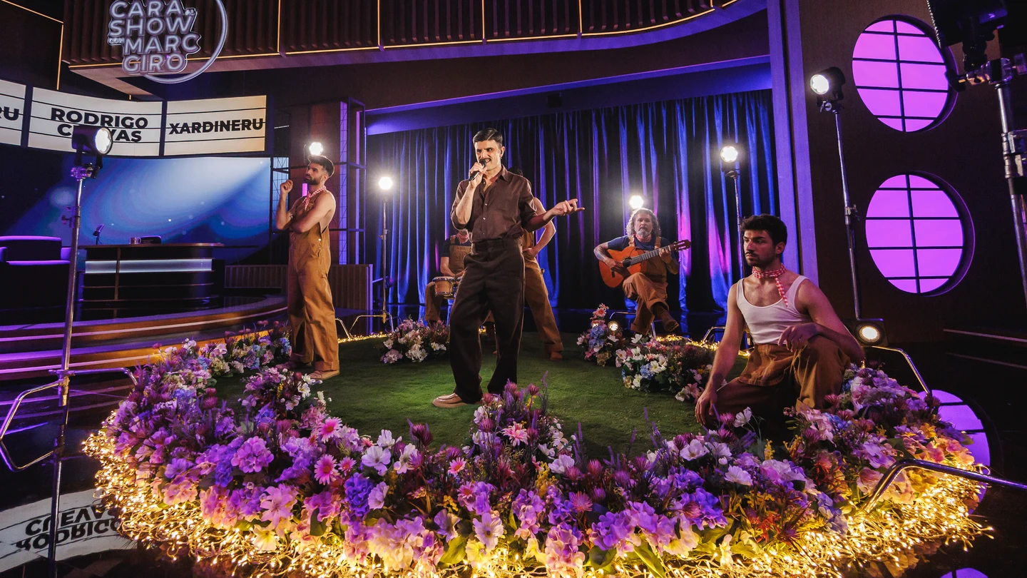 Rodrigo Cuevas interpreta 'Xardineru' en Cara al Show, la canción que dedica a su marido Rodrigo Cuevas interpreta 'Xardineru' en Cara al Show, la canción que dedica a su marido