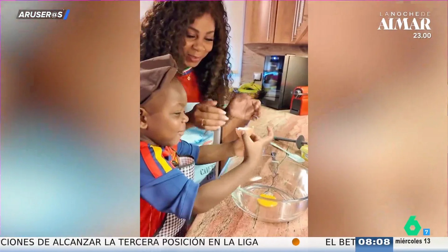 El divertido vídeo viral de Keyne, el hermano pequeño de Lamine Yamal, cocinando: "Son como los Arguiñano" El divertido vídeo viral de Keyne, el hermano pequeño de Lamine Yamal, cocinando: "Son como los Arguiñano"