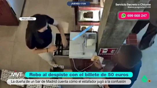 Una hostelera graba el momento exacto en el que le timan con el engaño del billete de 50 euros La dueña de una cafetería compartía en sus redes sociales el vídeo en el que un hombre le tima con un billete de 50 euros. Así es este truco que parece burdo, pero en el que suelen caer los comerciantes.