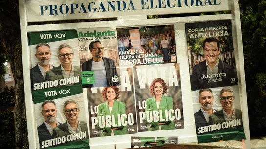 Diferentes carteles de propaganda electoral de cara al 17M en Andalucía Diferentes carteles de propaganda electoral de cara al 17M en Andalucía