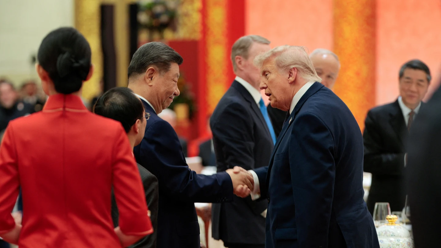 El presidente de China, Xi Jinping, y el presidente de EEUU, Donald Trump, se dan la mano durante el banquete de Estado en el Gran Salón del Pueblo en Pekín, China El presidente de China, Xi Jinping, y el presidente de EEUU, Donald Trump, se dan la mano durante el banquete de Estado en el Gran Salón del Pueblo en Pekín, China