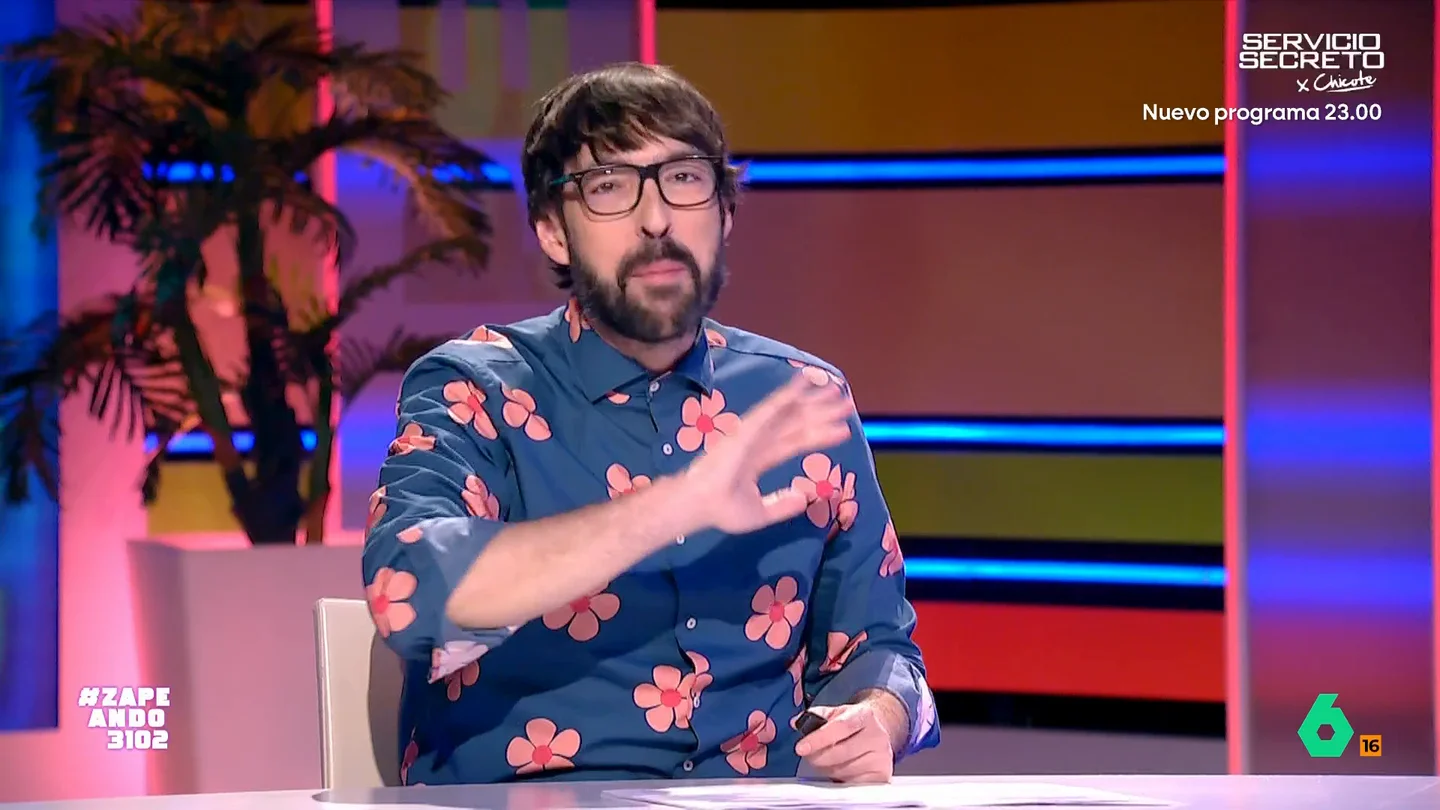 Quique Peinado valora la actuación de Pablo Motos con Bisbal: "No sé si estaba cantando o intentando no cagarse encima" El artista ha sido el último invitado de El Hormiguero y ha 'formado' un inesperado dúo con su presentador para cantar 'Vivir así es morir de amor' de Camilo Sesto.