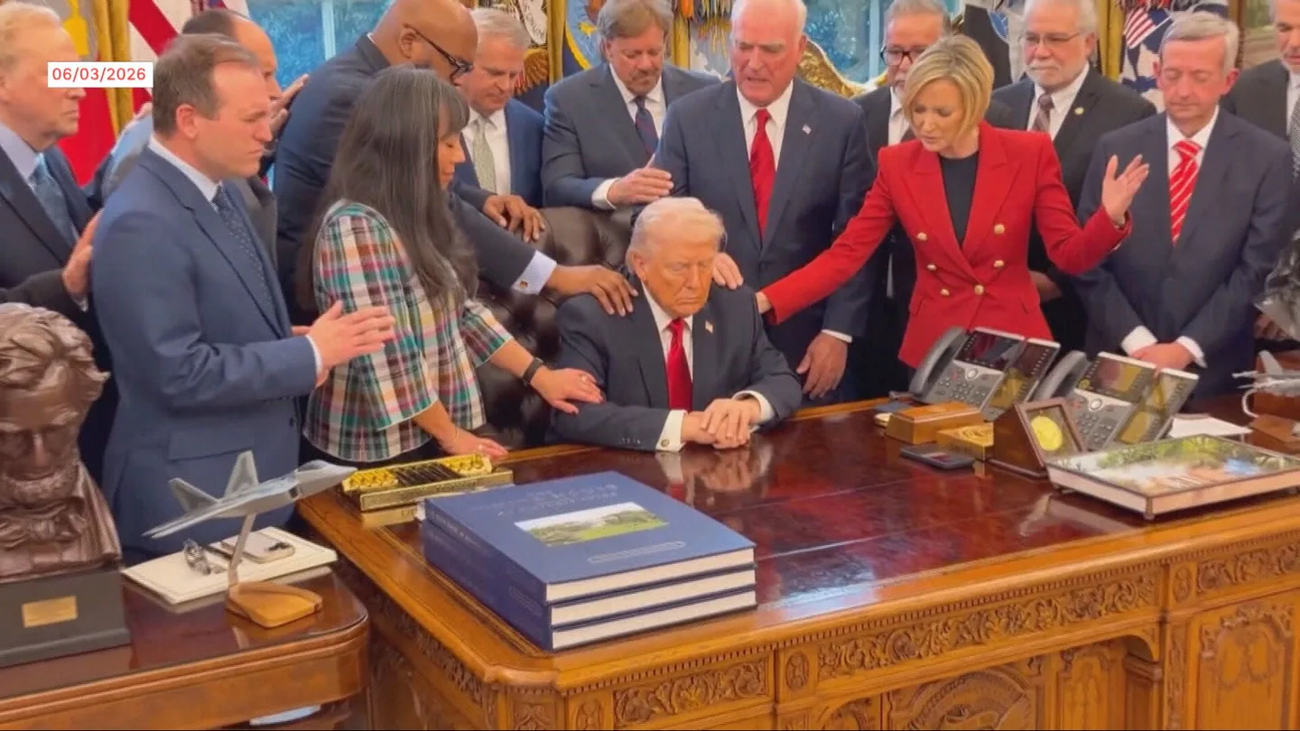 Donald Trump, en pleno uso del poder religioso Donald Trump, en pleno uso del poder religioso