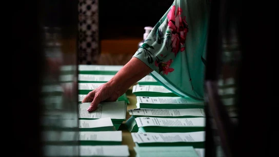 Papeletas en un colegio electoral en Andalucía en una imagen de archivo. Papeletas en un colegio electoral en Andalucía en una imagen de archivo.