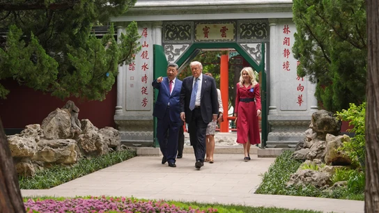 El presidente de China, Xi Jinping, y el de Estados Unidos, Donald Trump, de paseo en la Ciudad Prohibida. El presidente de China, Xi Jinping, y el de Estados Unidos, Donald Trump, de paseo en la Ciudad Prohibida.