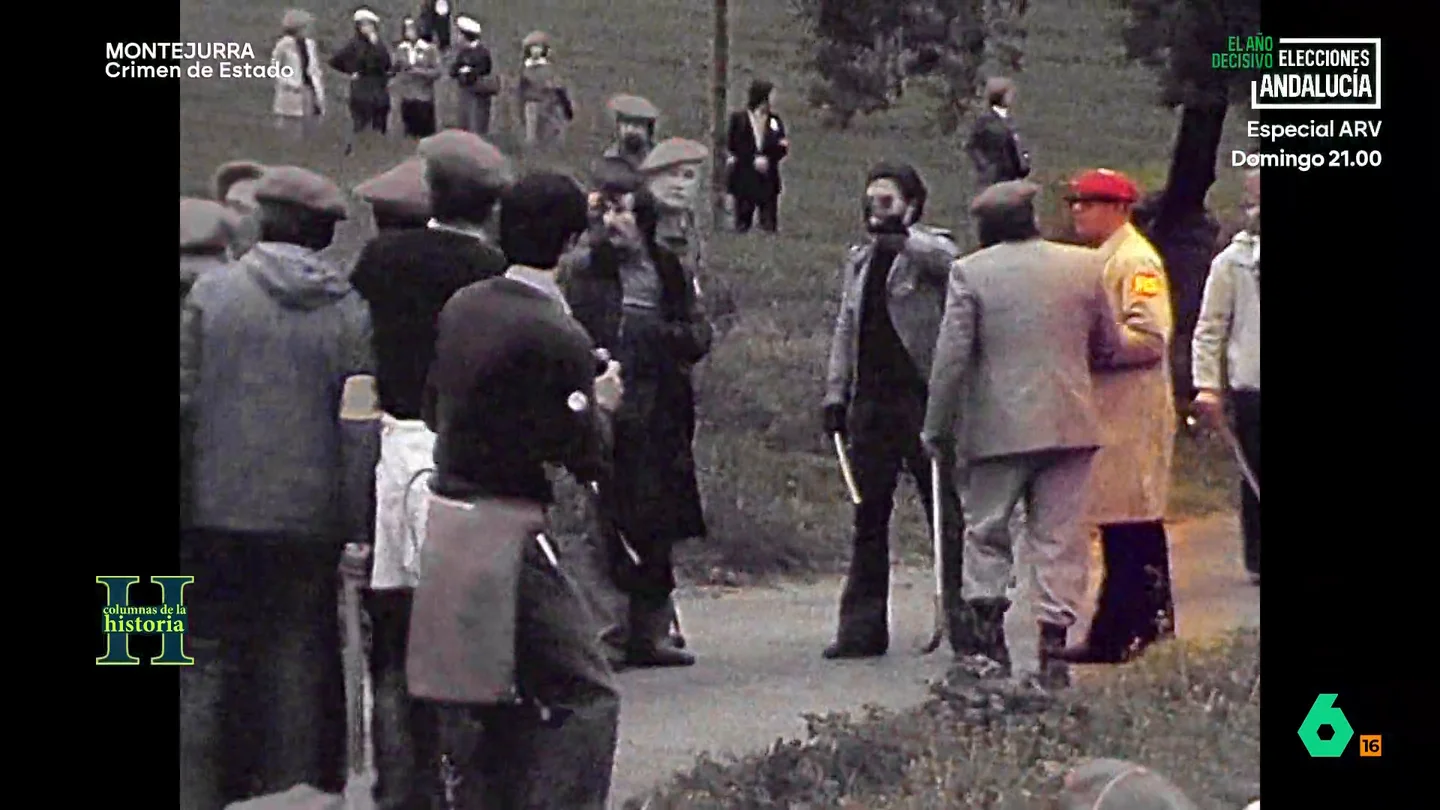 Así murió Aniano Jiménez Santos a manos del 'hombre de la gabardina': "Le dijo 'cobarde', eso le costó la vida" Entre los peregrinos que pretendían subir hacía la cumbre del Montejurra, apareció un hombre que llevaba gafas de sol, una boina y una gabardina con un parche con las siglas 'RS': Requeté de Seguridad.