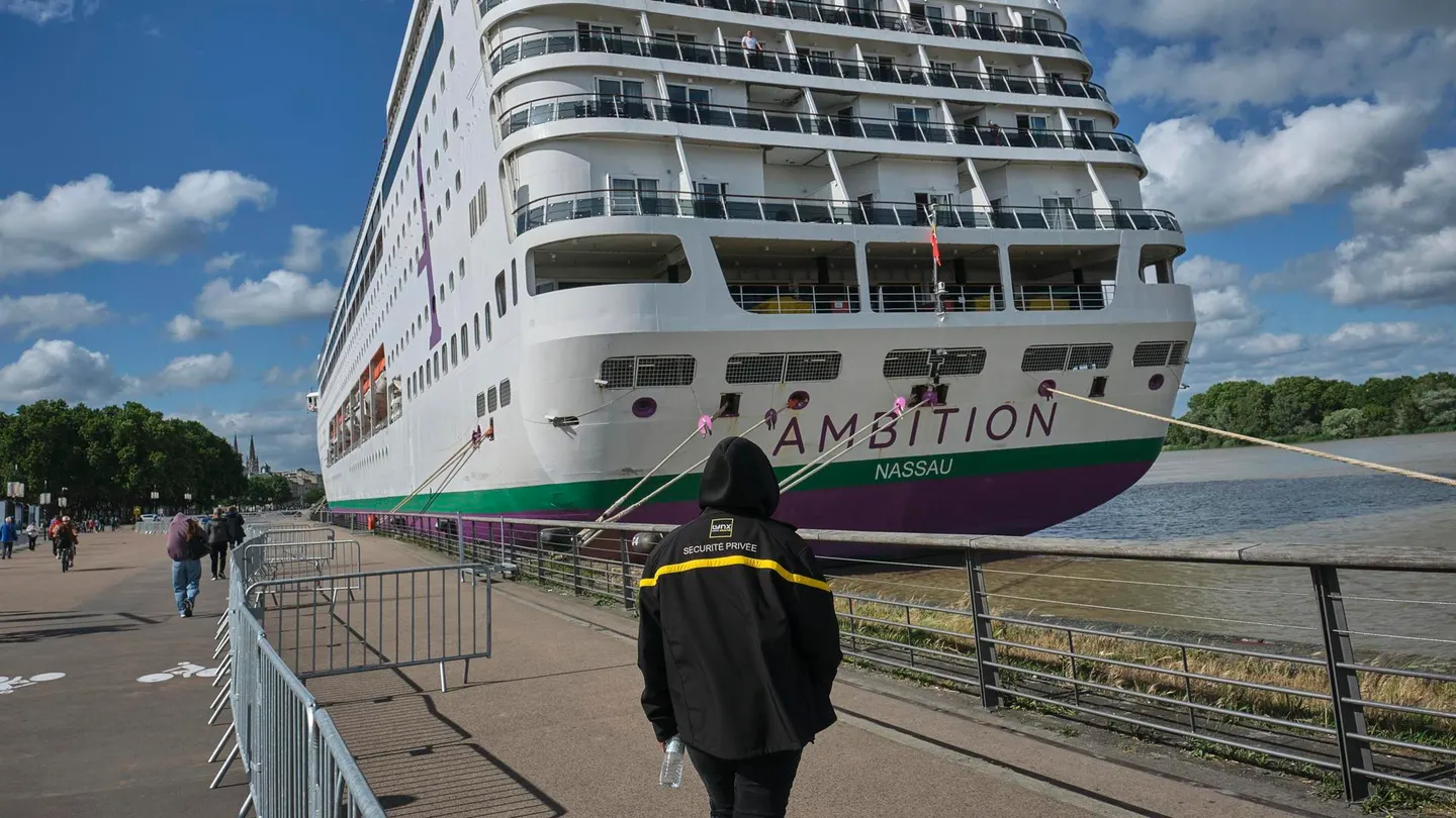 El crucero 'Ambition' El crucero 'Ambition'