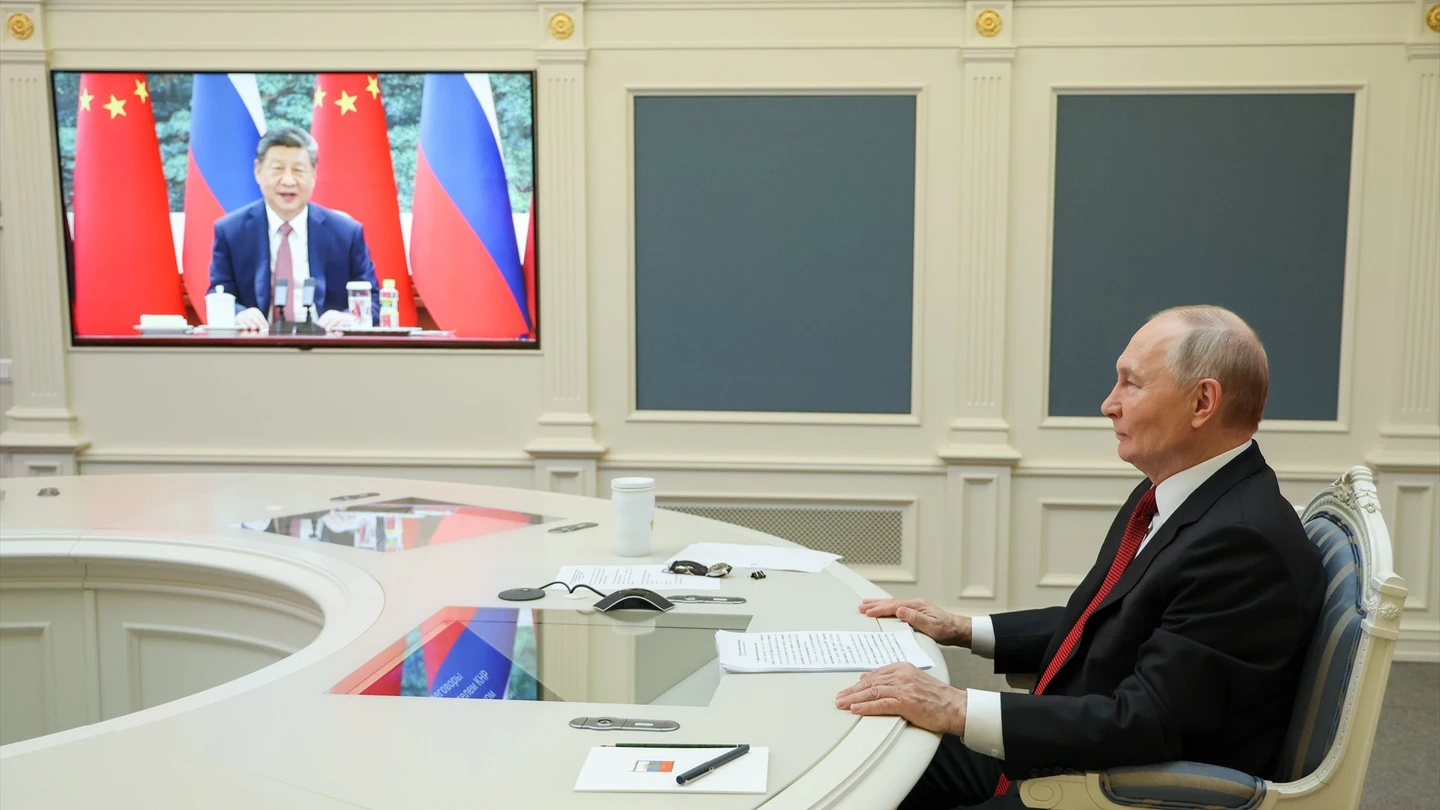 Imagen de una reunión telemática entre Vladimir Putin y Xi Jinping Imagen de una reunión telemática entre Vladimir Putin y Xi Jinping