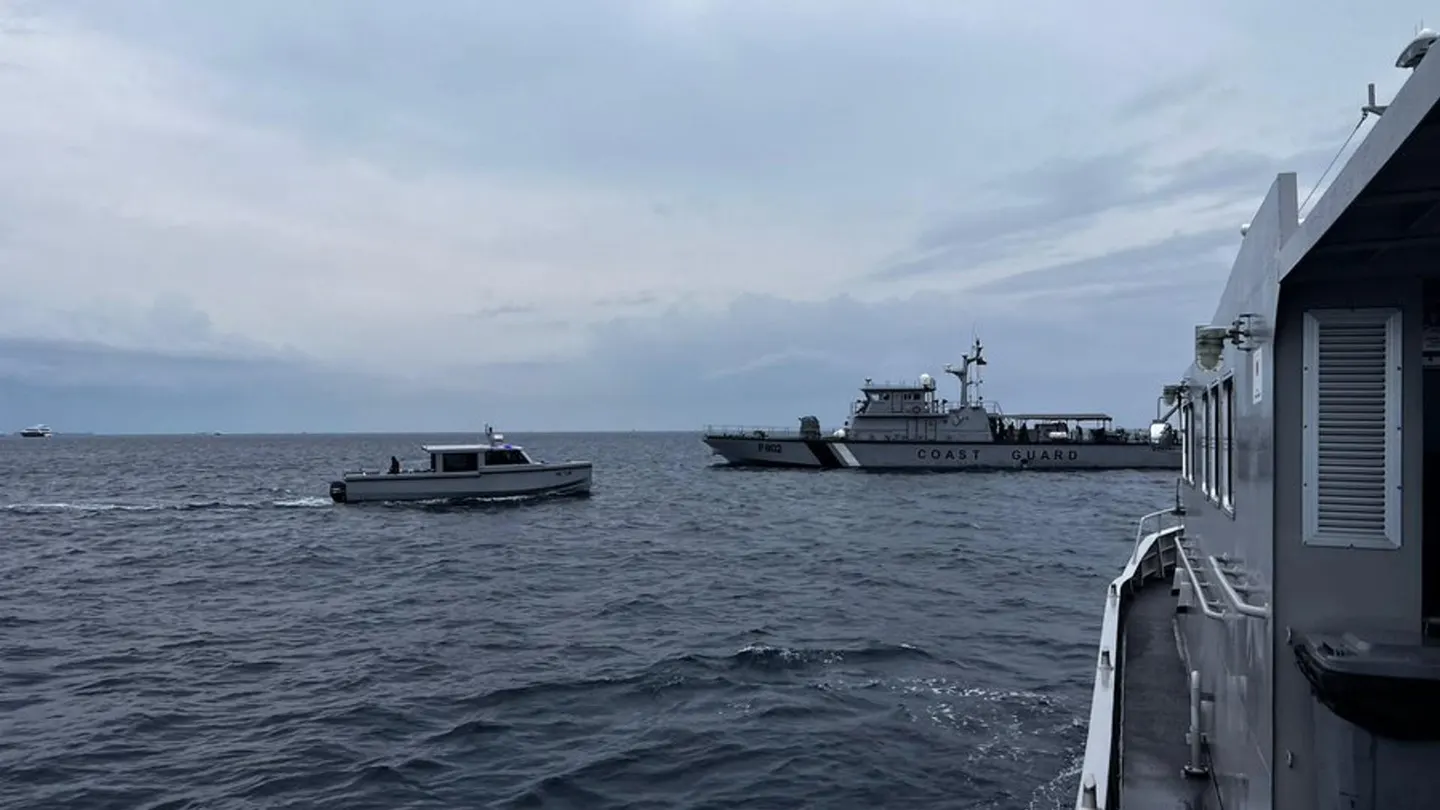 Fuerza de Defensa Nacional de Maldivas en busca de los desaparecidos. Fuerza de Defensa Nacional de Maldivas en busca de los desaparecidos.