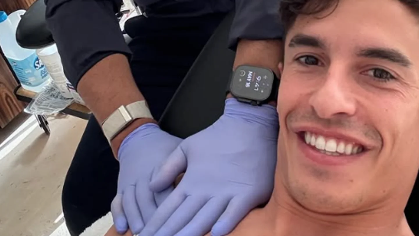 Marc Márquez recuperándose caída Le Mans Marc Márquez recuperándose caída Le Mans