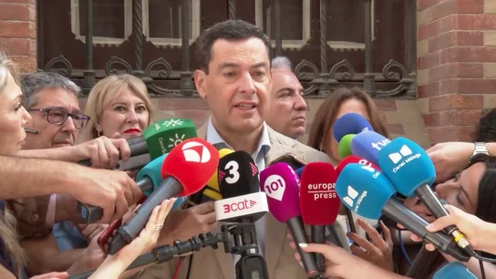 Juanma Moreno comparece tras votar en Málaga Juanma Moreno comparece tras votar en Málaga