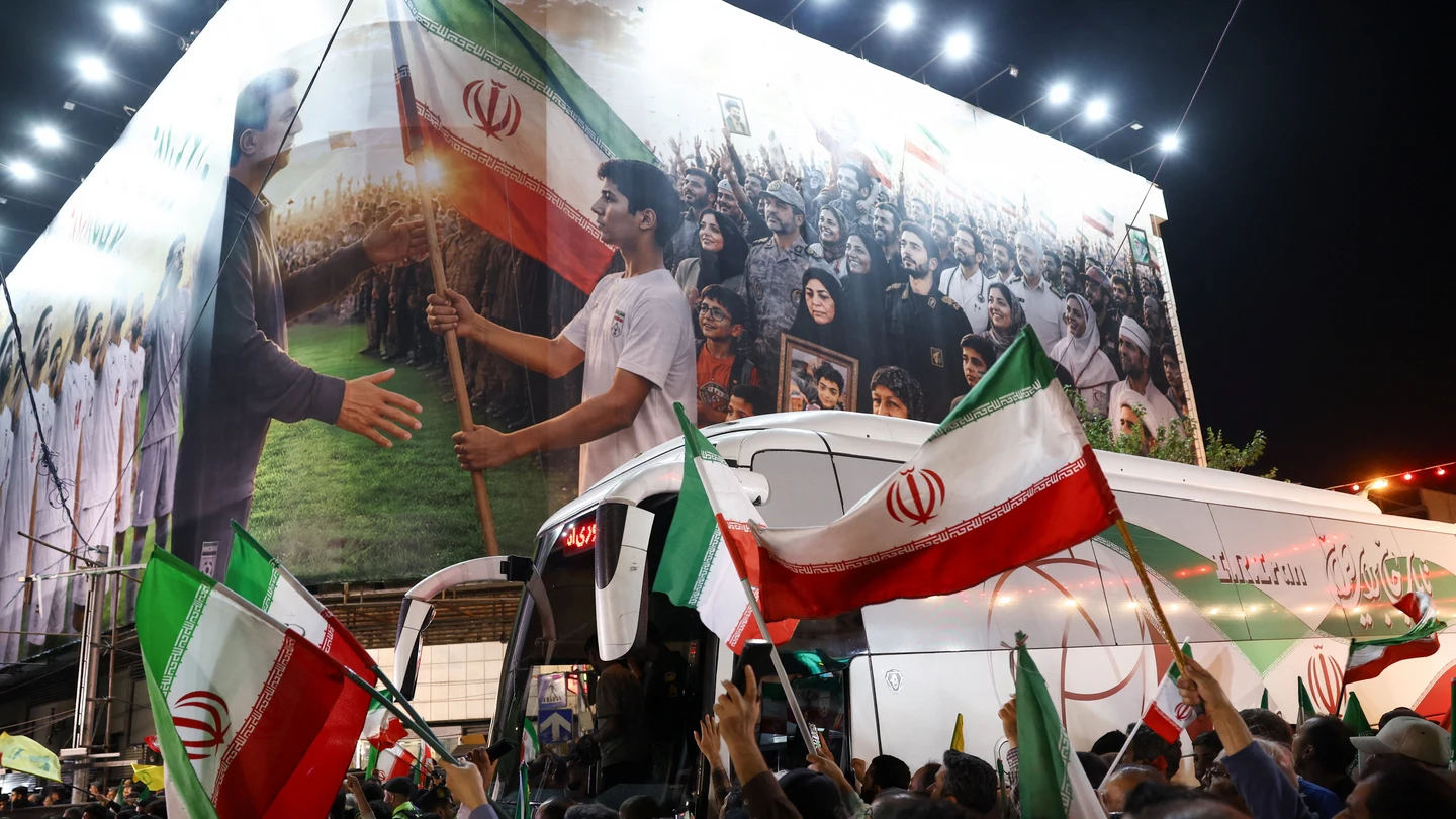 Personas se reúnen en una ceremonia de despedida para la selección nacional de fútbol de Irán antes de su partida a la Copa Mundial de 2026 Personas se reúnen en una ceremonia de despedida para la selección nacional de fútbol de Irán antes de su partida a la Copa Mundial de 2026