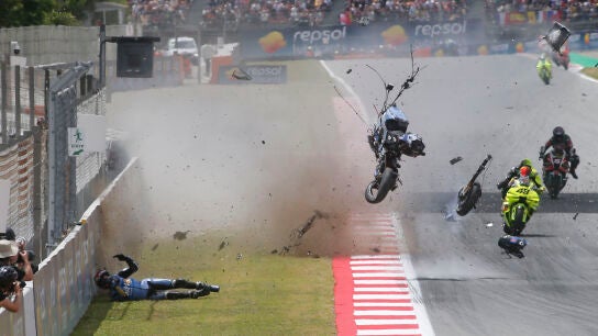 Momento del accidente de &Aacute;lex M&aacute;rquez en Montmel&oacute;. 