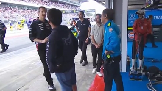Tensión en Aprilia: el gesto de Massimo Rivola a Davide Brivio después de la caída de Martín Tensión en Aprilia: el gesto de Massimo Rivola a Davide Brivio después de la caída de Martín