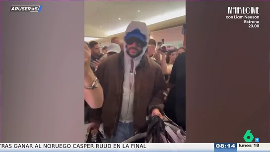 Bad Bunny desata la locura al comprar en una tienda de Zara en Puerto Rico: "Es imposible pasar" Bad Bunny desata la locura al comprar en una tienda de Zara en Puerto Rico: "Es imposible pasar"