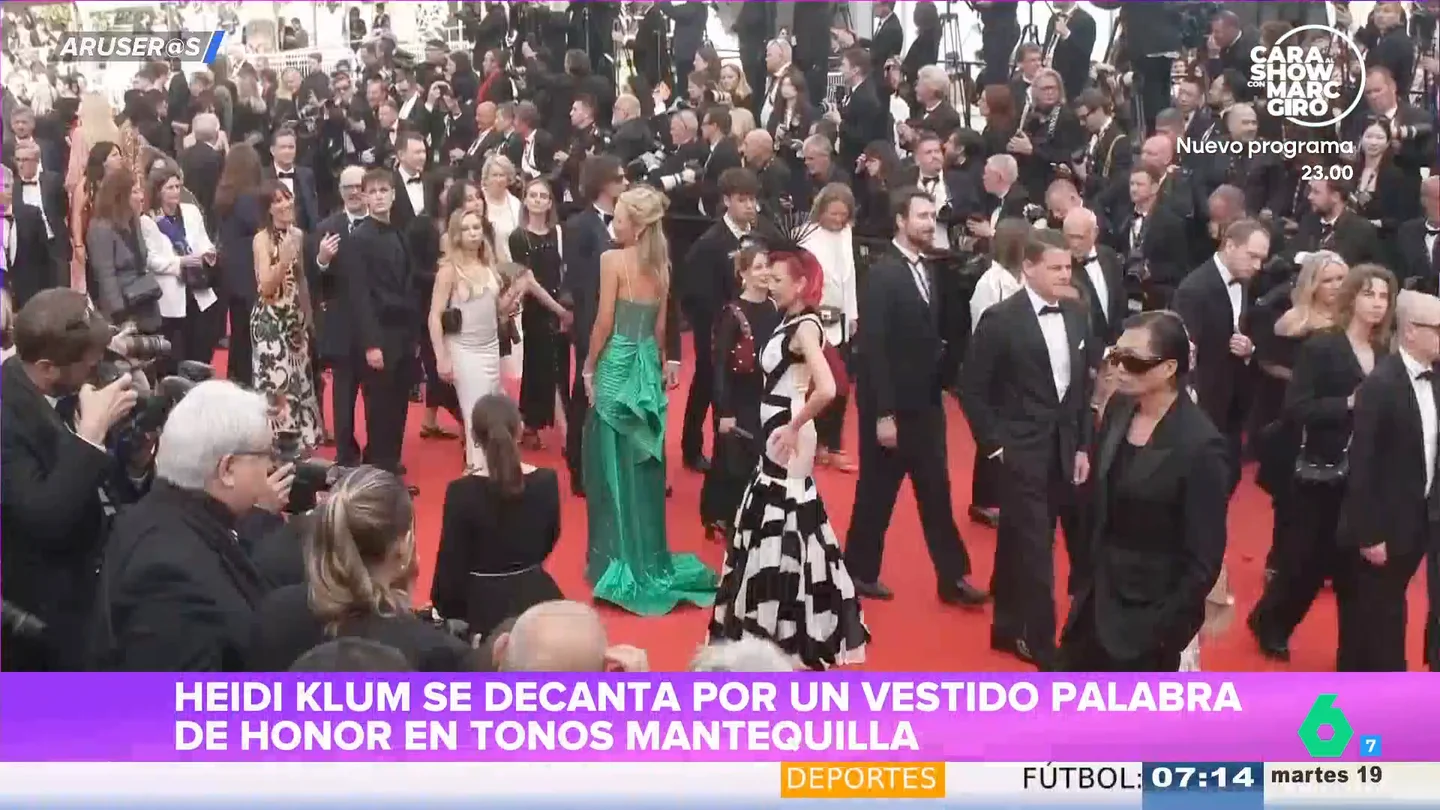 Alfonso Arús alucina con el caos en la alfombra roja del Festival de Cannes: "Parece la salida del metro" Alfonso Arús alucina con el caos en la alfombra roja del Festival de Cannes: "Parece la salida del metro"