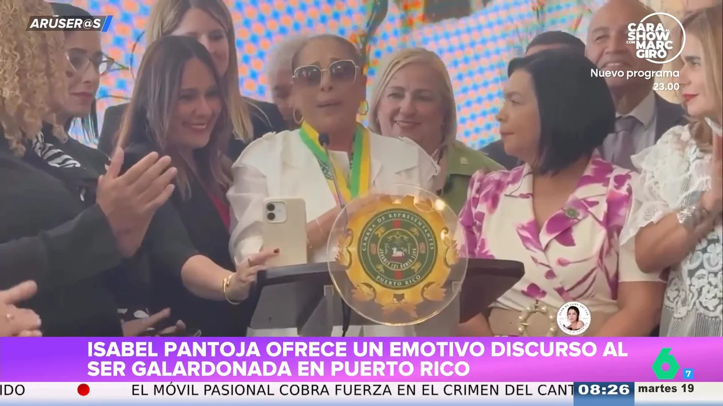 Alfonso Arús, al ver el reconocimiento a Isabel Pantoja en Puerto Rico por sus 50 años de carrera: "Creo que hace un esfuerzo por emocionarse" Alfonso Arús, al ver el reconocimiento a Isabel Pantoja en Puerto Rico por sus 50 años de carrera: "Creo que hace un esfuerzo por emocionarse"