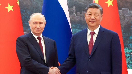Los presidente de China, Xi Jinping, y de Rusia, Vladímir Putin, en Pekín