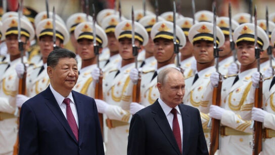 Los presidente de China, Xi Jinping, y de Rusia, Vladímir Putin, en Pekín