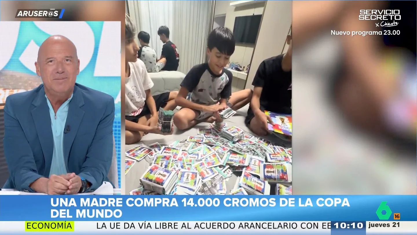 Alfonso Arús alucina al descubrir que una madre ha comprado 14.000 cromos del Mundial a su hijo: "¡A euro y pico el sobre, calcula!" Alfonso Arús alucina al descubrir que una madre ha comprado 14.000 cromos del Mundial a su hijo: "¡A euro y pico el sobre, calcula!"
