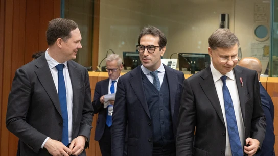 El ministro de Economía, Carlos Cuerpo, junto al comisario de Economía, Valdis Dombrovskis (d) El ministro de Economía, Carlos Cuerpo, junto al comisario de Economía, Valdis Dombrovskis (d)