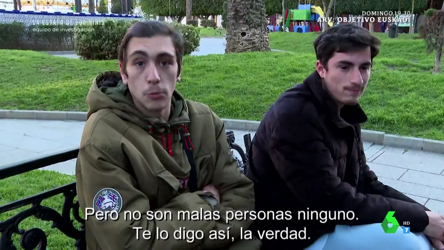 Un amigo de los detenidos por la mayor red de estafas a través de SMS : "No son malas personas" Un amigo de los detenidos por la mayor red de estafas a través de SMS : "No son malas personas"