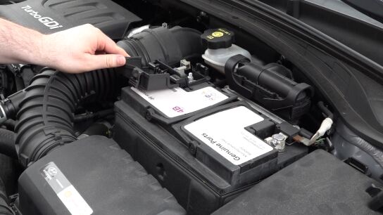 Las se&ntilde;ales que indican que la bater&iacute;a del coche est&aacute; a punto de fallar