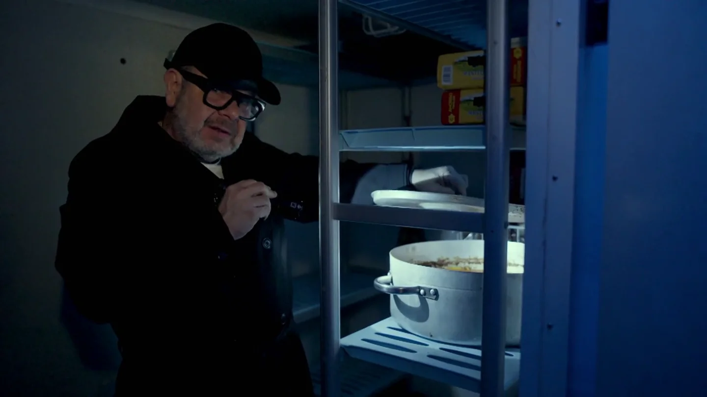 El susto de Alberto Chicote al ver al 'topo' infiltrándose en la cocina: "Casi me quedo frito" El susto de Alberto Chicote al ver al "topo" infiltrándose en la cocina: "Casi me quedo frito"
