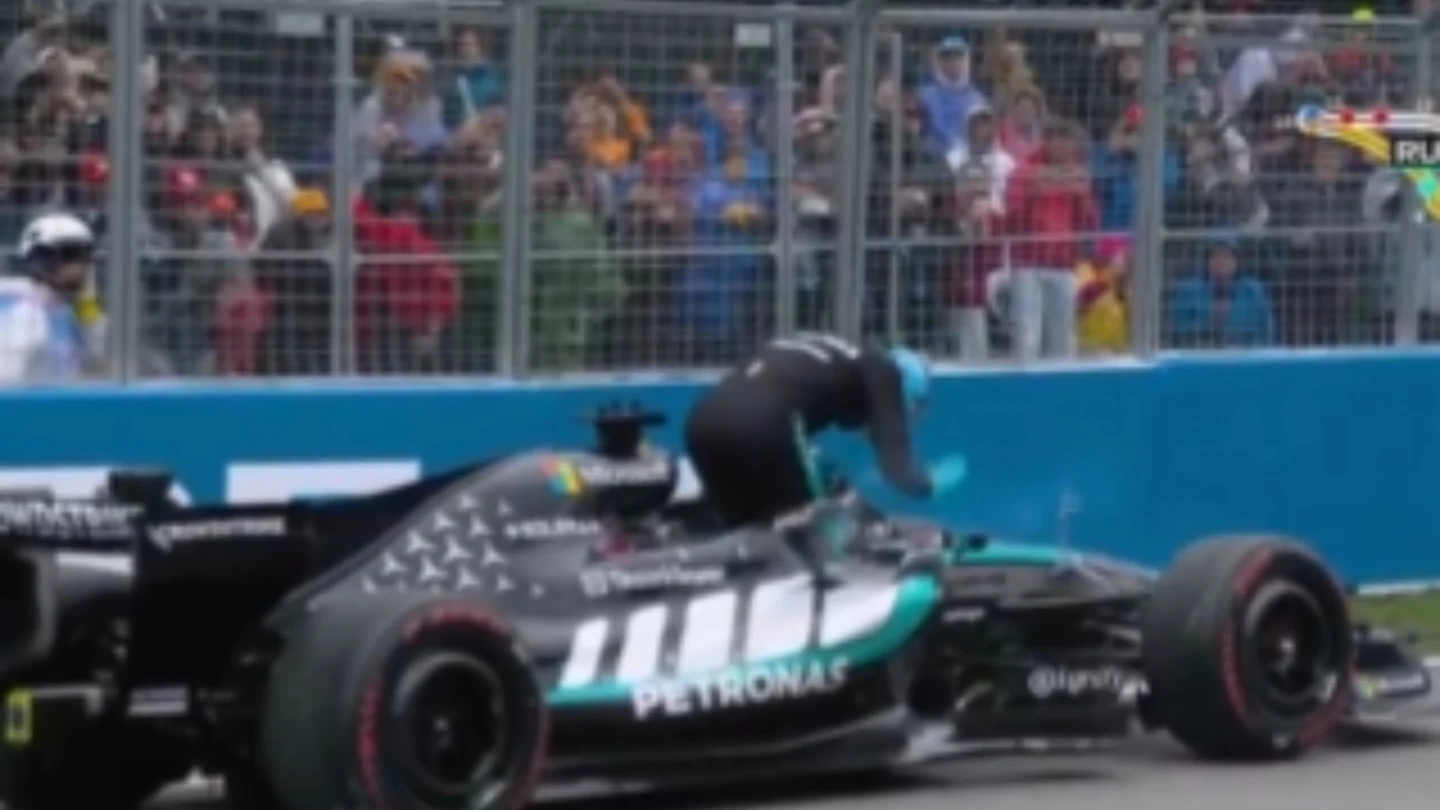 Sigue la tensión en Mercedes: Russell estalla tras su abandono y Antonelli se enfada por radio Sigue la tensión en Mercedes: Russell estalla tras su abandono y Antonelli se enfada por radio