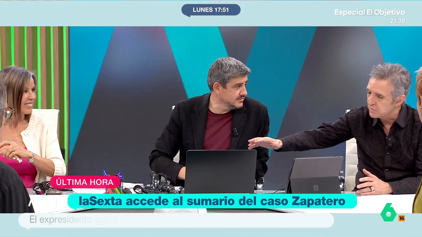 Ramoncín pone en valor el trabajo de Alfonso Pérez Medina analizando el sumario de Zapatero: "Esto se llama periodismo" El periodista ha mostrado el volumen de nuevos documentos que está revisando junto al equipo de laSexta Noticias tras la apertura del sumario que habría derivado en la imputación del expresidente socialista.