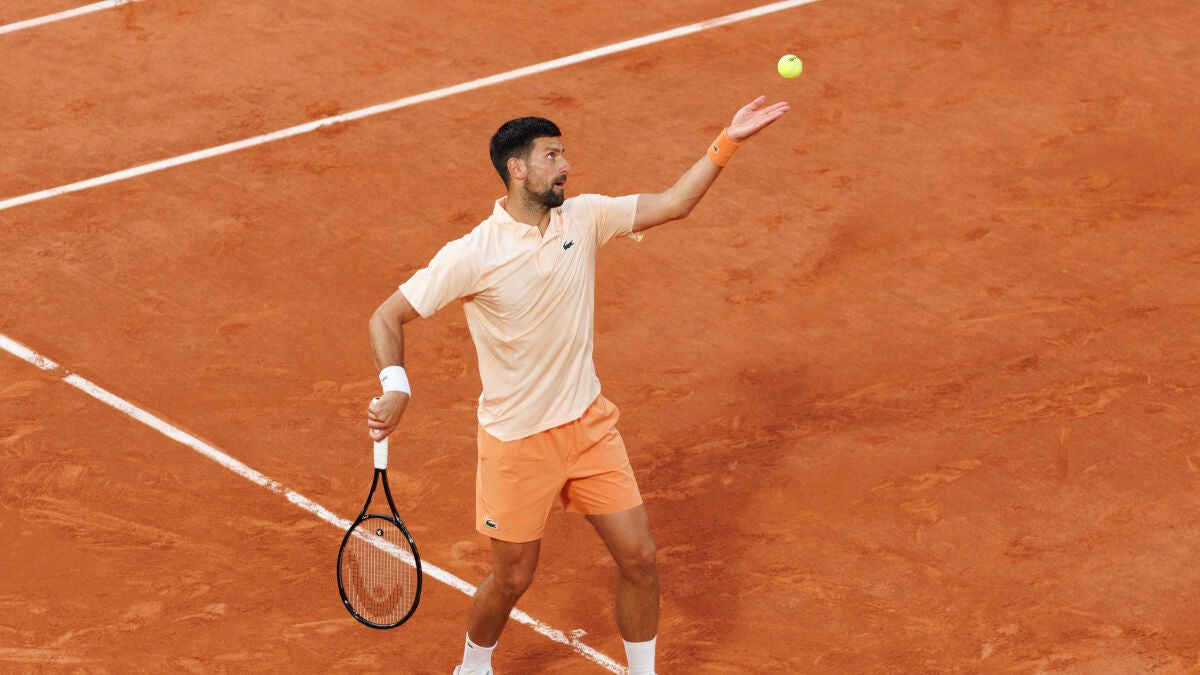 Tachan de farsante a Djokovic en Roland Garros por fingir lesiones