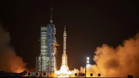 Imagen del lanzamiento de la misión Shenzhou-23 Imagen del lanzamiento de la misión Shenzhou-23
