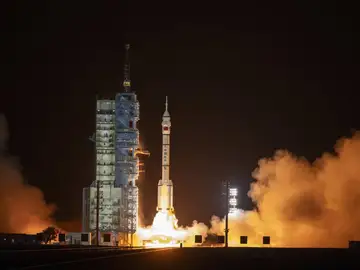 Imagen del lanzamiento de la misión Shenzhou-23 Imagen del lanzamiento de la misión Shenzhou-23