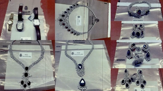La UDEF encontró decenas de joyas y relojes en la caja fuerte del despacho de Zapatero La UDEF encontró decenas de joyas y relojes en la caja fuerte del despacho de Zapatero