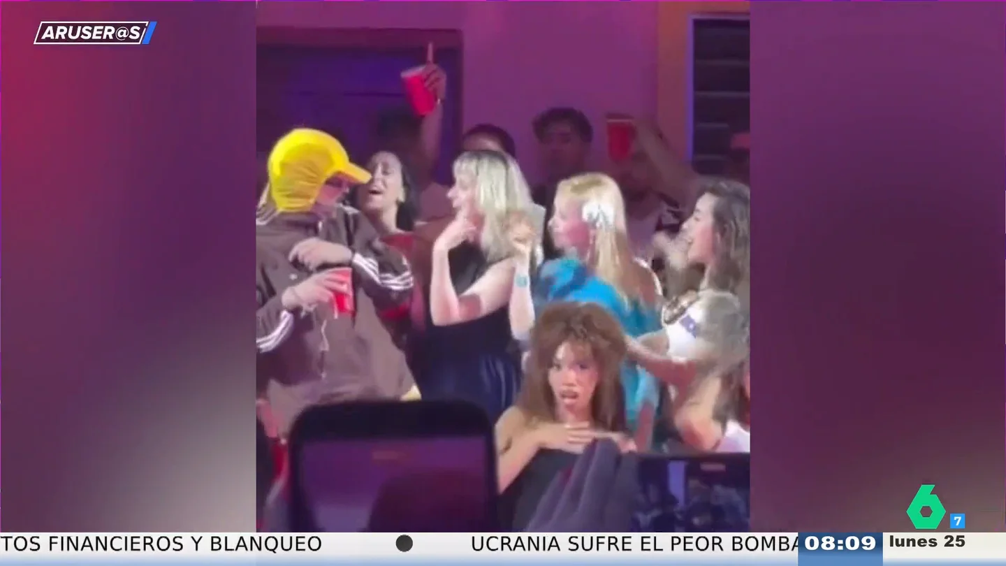 Bad Bunny y Úrsula Corberó Bad Bunny