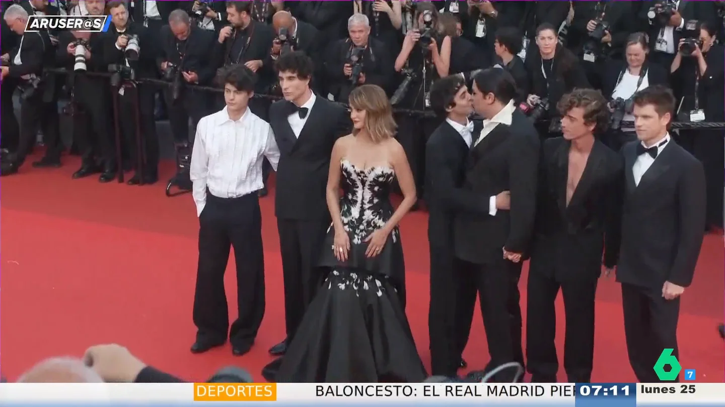Penélope Cruz sorprende con una vestido vintage en la última noche de Cannes Penélope Cruz sorprende con una vestido vintage en la última noche de Cannes