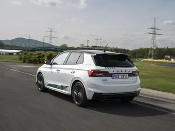¿Te has quedado sin el Volkswagen Golf GTI 50 Aniversario? El consuelo es el Skoda más rápido y especial ¿Te has quedado sin el Volkswagen Golf GTI 50 Aniversario? El consuelo es el Skoda más rápido y especial