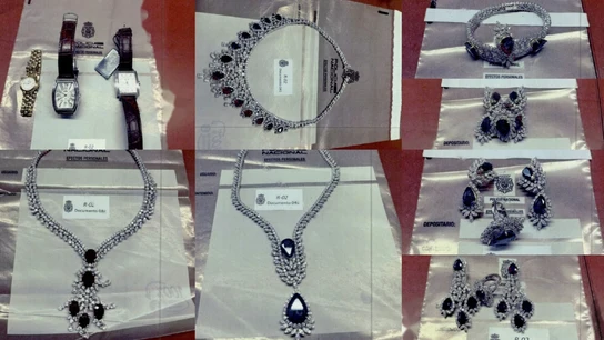 La UDEF encontró decenas de joyas y relojes en la caja fuerte del despacho de Zapatero La UDEF encontró decenas de joyas y relojes en la caja fuerte del despacho de Zapatero