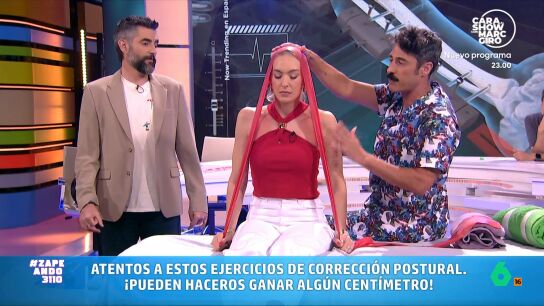 Una camilla, dos toallas y los consejos del fisio V&iacute;ctor Hern&aacute;n. Con estos tres ingredientes Isabel Forner consigue corregir su "posici&oacute;n muy viciada" y ganar hasta tres cent&iacute;metros en directo. 