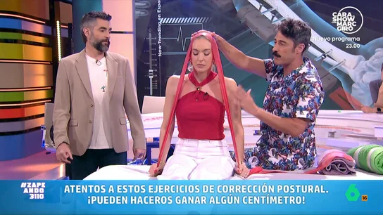 Los sencillos ejercicios del fisio Víctor Hernán para ganar unos centímetros de altura: Isabel Forner crece ¡hasta tres centímetros! Una camilla, dos toallas y los consejos del fisio Víctor Hernán. Con estos tres ingredientes Isabel Forner consigue corregir su "posición muy viciada" y ganar hasta tres centímetros en directo.