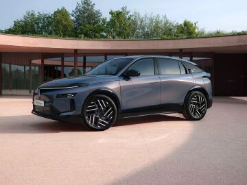 La marca italiana que casi desaparece vuelve con un SUV el&eacute;ctrico de hasta 740 km para pelear contra Audi, Lexus y Mercedes