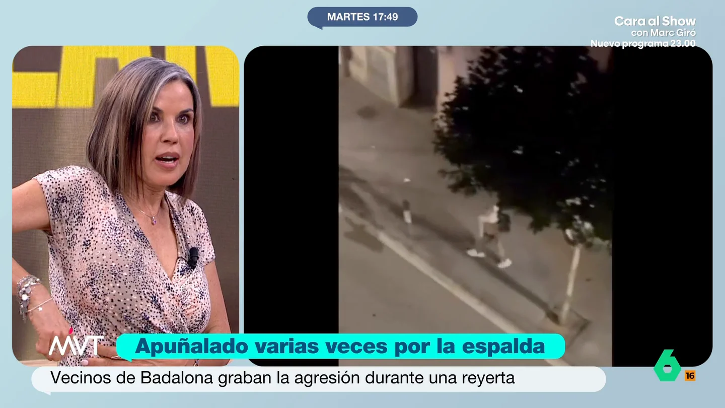 Beatriz de Vicente, sobre el apuñalamiento durante una reyerta en Badalona: "Podría ser una tentativa de asesinato" Los vecinos grabaron desde sus casas una multitudinaria pelea. Uno de los participantes apuñaló por la espalda otro en repetidas ocasiones. El herido fue trasladado por una ambulancia a un centro hospitalario.