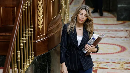 La vicepresidenta segunda y ministra de Trabajo y Economía Social, Yolanda Díaz, abandona la sesión de control al Gobierno celebrada este miércoles en el Congreso de los Diputados. La vicepresidenta segunda y ministra de Trabajo y Economía Social, Yolanda Díaz, abandona la sesión de control al Gobierno celebrada este miércoles en el Congreso de los Diputados.