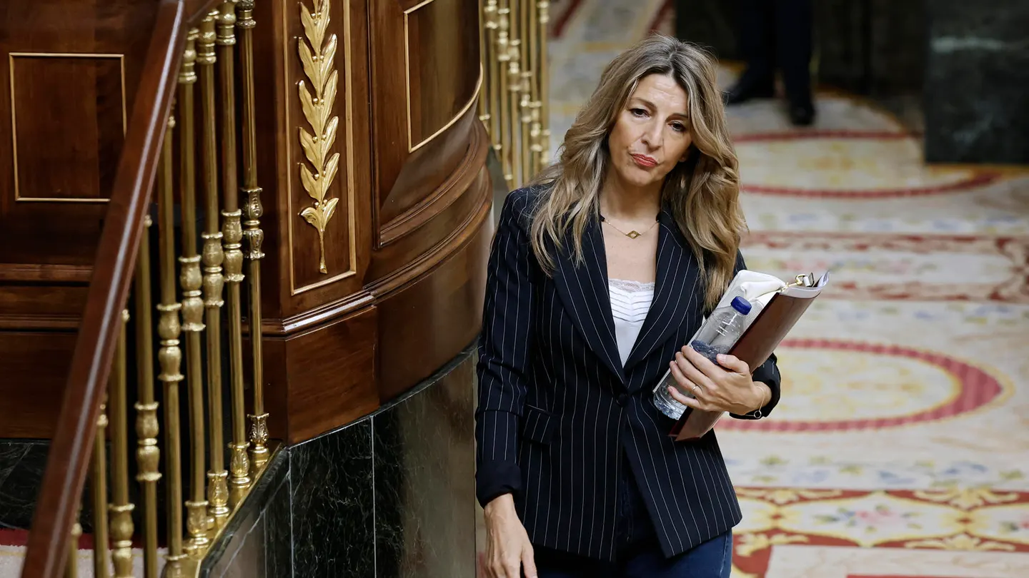 La vicepresidenta segunda y ministra de Trabajo y Economía Social, Yolanda Díaz, abandona la sesión de control al Gobierno celebrada este miércoles en el Congreso de los Diputados. La vicepresidenta segunda y ministra de Trabajo y Economía Social, Yolanda Díaz, abandona la sesión de control al Gobierno celebrada este miércoles en el Congreso de los Diputados.