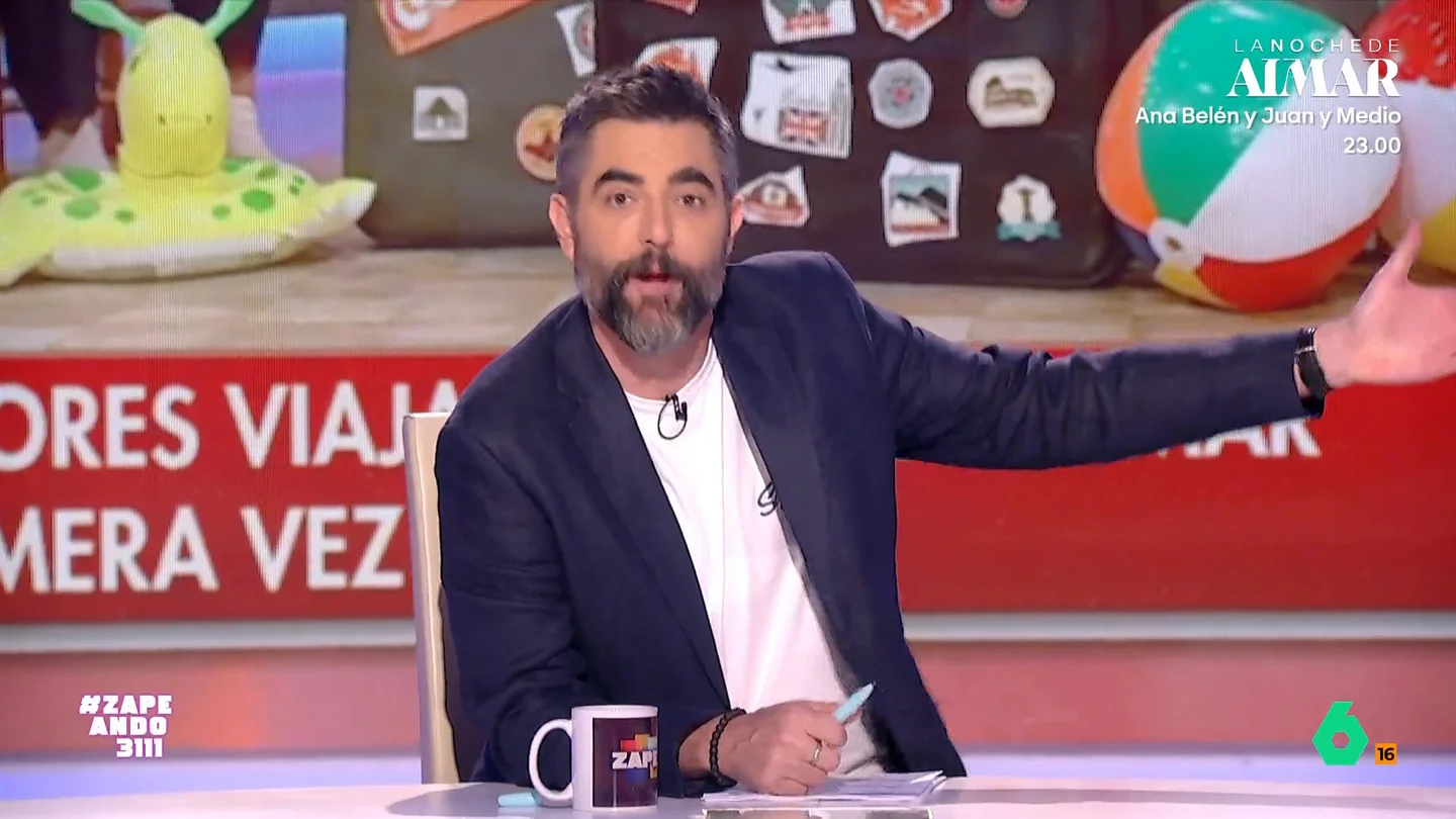 Dani Mateo pide un aplauso para Ramón García: "Los que trabajamos en televisión te mandamos un abrazo" El presentador de 'En Compañía' ha charlado con Benito, un hombre de 92 que, además, sufría problemas de audición. Esto ha provocado momentos muy divertidos durante su conversación.