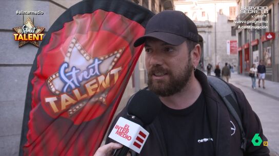 La gente tiene muchos talentos que van desde cantar, bailar hasta imitar. Para descubrir cu&aacute;les son estos talentos ocultos de la gente, El Intermedio ha salido a la calle en su divertida secci&oacute;n 'Street Talent'. 