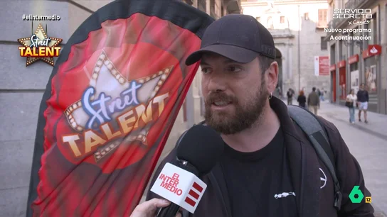 Un chico afirma que sabe imitar a Shakira porque una vez "rozaron hombros": "Me transmitió su poder" La gente tiene muchos talentos que van desde cantar, bailar hasta imitar. Para descubrir cuáles son estos talentos ocultos de la gente, El Intermedio ha salido a la calle en su divertida sección 'Street Talent'.