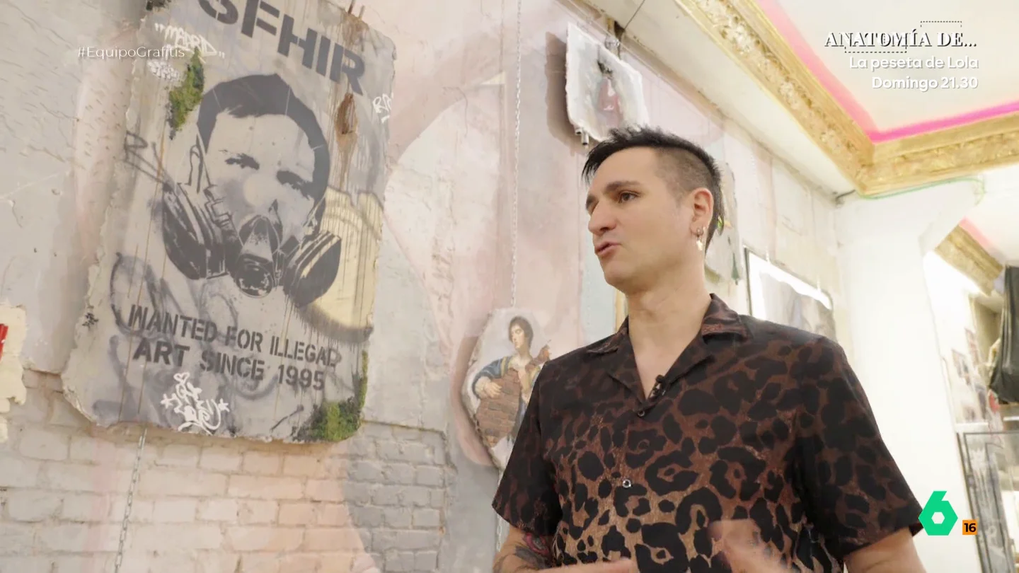 Sfhir, de pintar grafitis ilegalmente a exponer en galerías: "O eres un vándalo y un delincuente, o eres un artista reconocido" Equipo de Investigación habla con Sfhir, un grafitero que ha pasado de llegar a pintar vagones de tren a exponer en galerías obras que valen miles de euros y ganar el premio a Mejor mural del mundo en 2023.