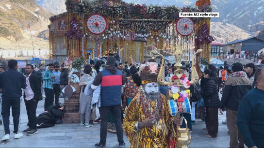 Multitud de personas en el Himalaya