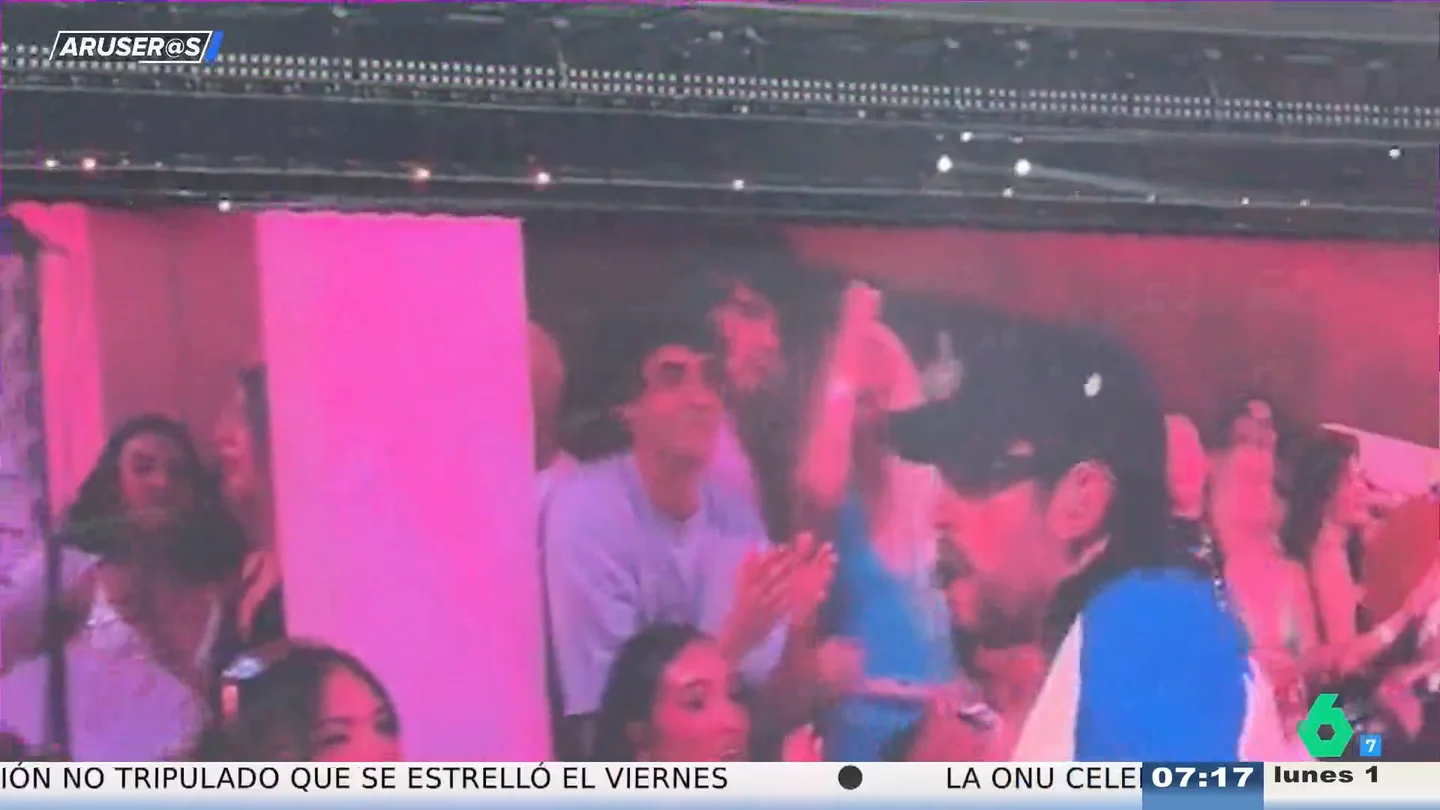 Los Javis, Hiba Abouk y Arturo Valls, entre los famosos que han visitado la Casita de Bad Bunny en su concierto en Madrid Los Javis, Hiba Abouk y Arturo Valls, entre los famosos que han visitado la Casita de Bad Bunny en su concierto en Madrid
